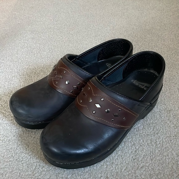 Dansko Shoes - Dansko clogs.